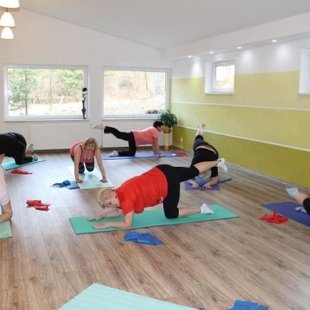 osoby ćwiczące w ośrodku zielona róża