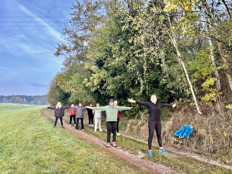 grupa turnusu odchudzającego na szlaku